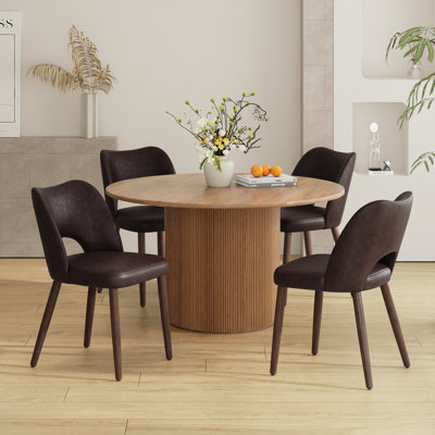 Chaise rembourrée moderne avec pieds en bois massif