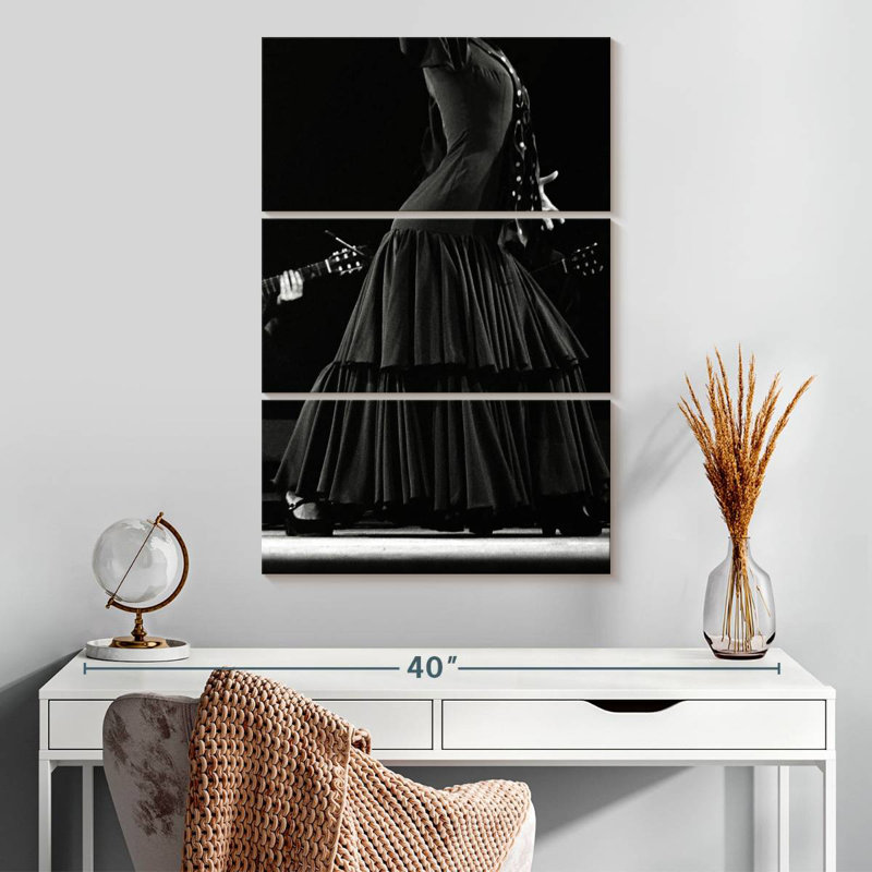 Danse flamenco Enn BW, H 32 po x l 20 po