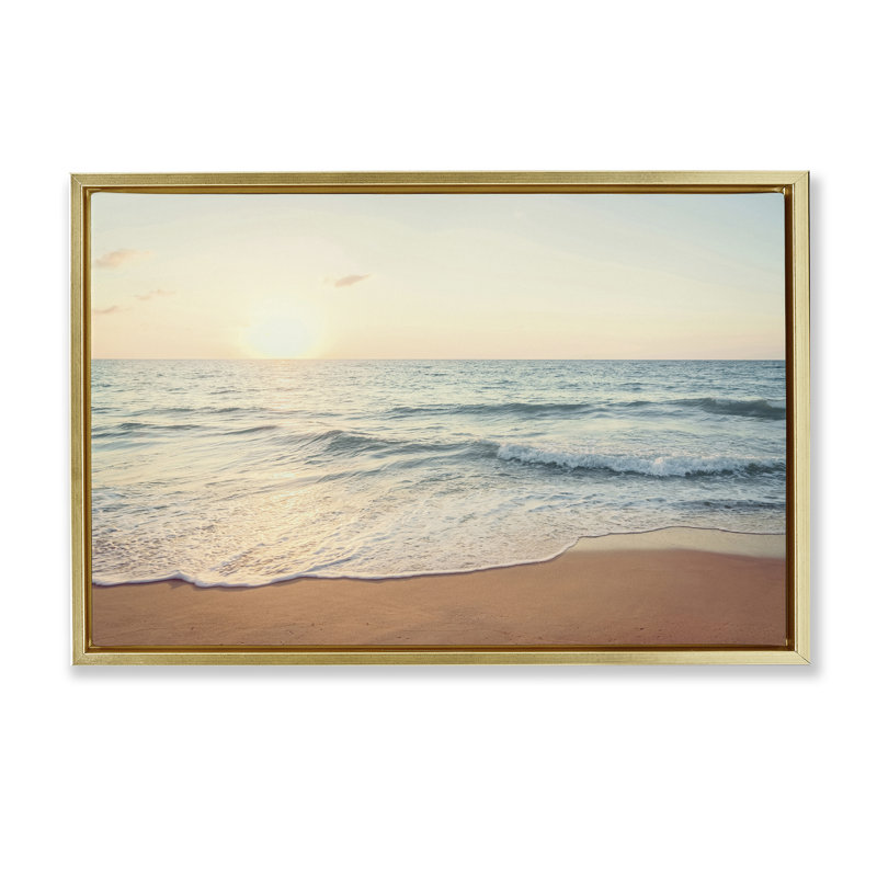 Toile flottante encadrée Rolling Tide Beach par Nataly White, Cadre flottant métallique doré, H 17 po x l 25 po