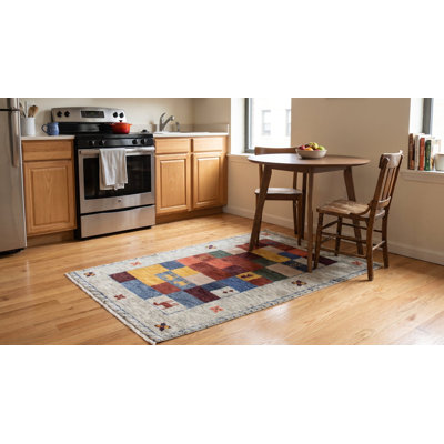 Tapis beige en laine noué à la main à motif géométrique traditionnel