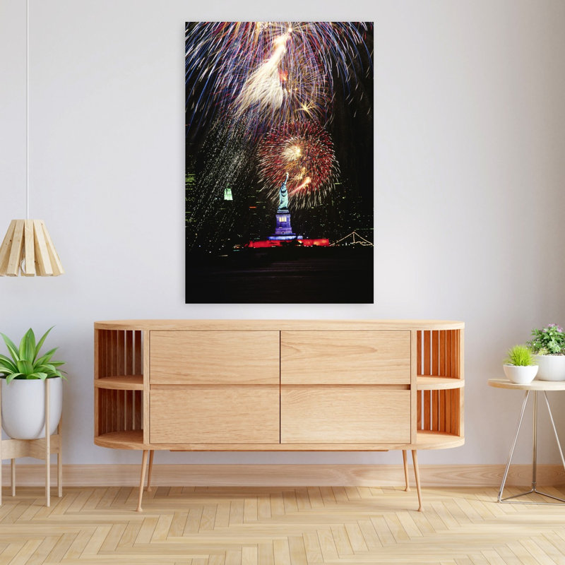 1980, statue de la liberté, feux d'artifice, New York, New York, États-Unis, 48" H x 32" W
