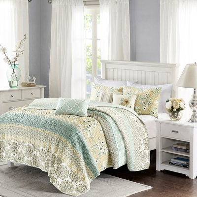6 Piece King/ King Quilt In With Ornate Throw Pillows 3 Embroidered Ornamental