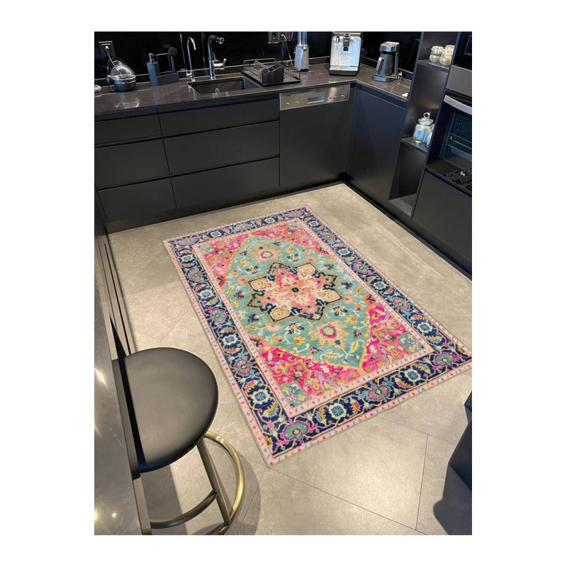 Tapis décoratif rose à motif traditionnel, Rectangle 3 pi 4 po x 6 pi 7 po