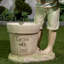 Statue garçon avec pot d'arrosage