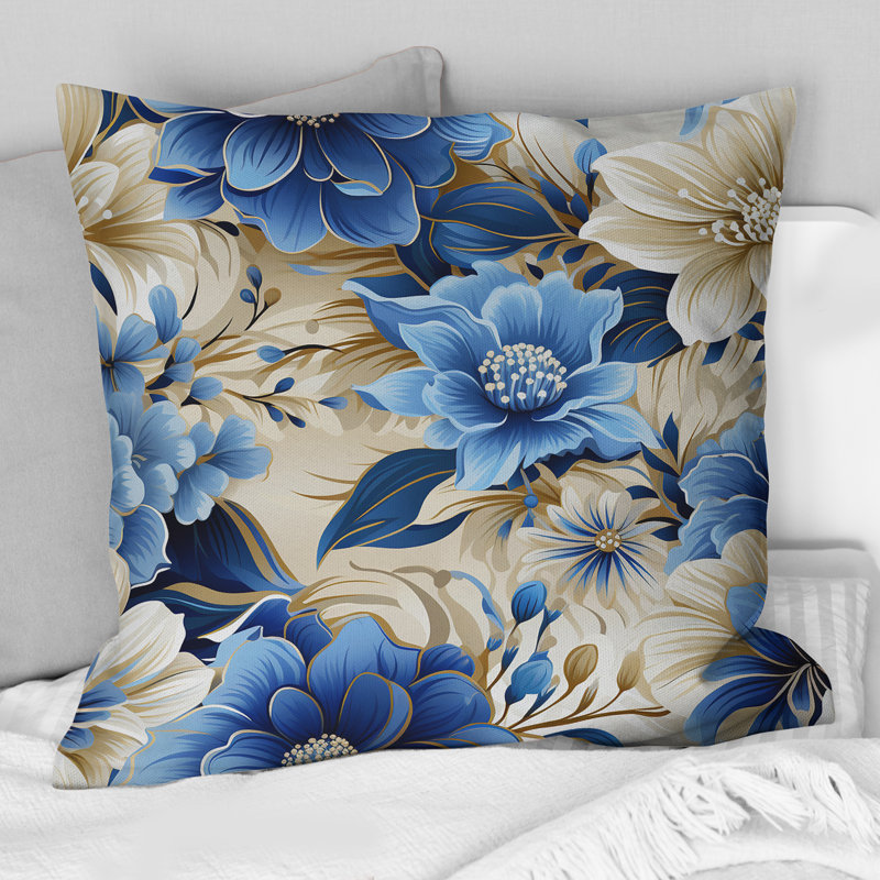 Coussin décoratif à imprimé floral bleu et blanc Harmony I, H 16 po x l 16 po