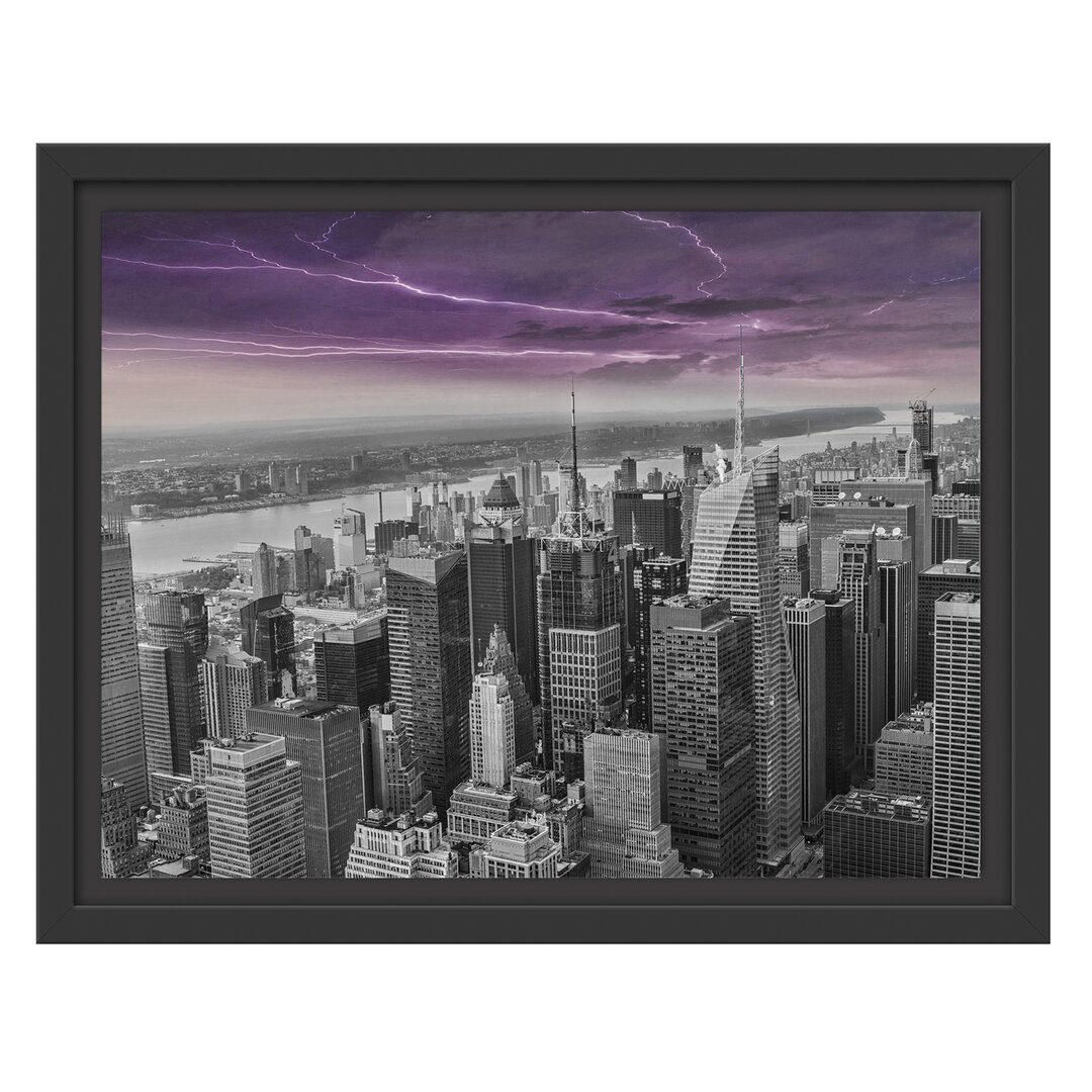 Gerahmtes Wandbild Skyline New York Gewitter