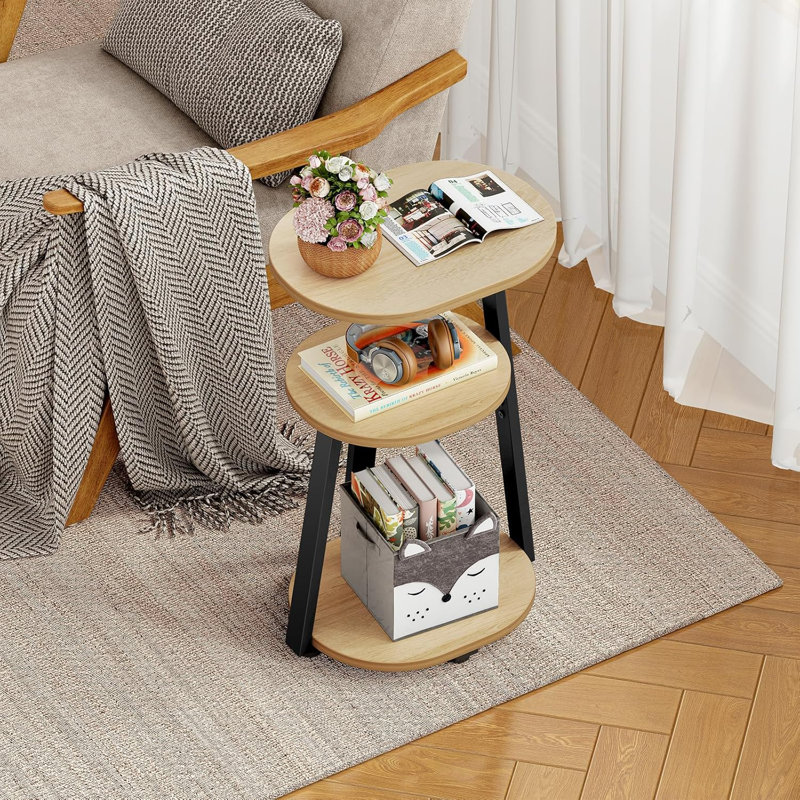 Table d'appoint moderne ovale avec rangement à 3 niveaux, structure en métal et finition chêne, table de bout compacte pour le salon, la chambre à coucher, le canapé ou la salle de bain