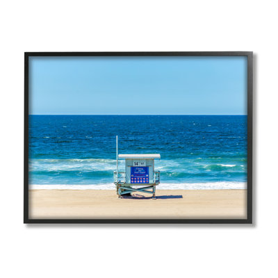 Eau de plage bleue vive