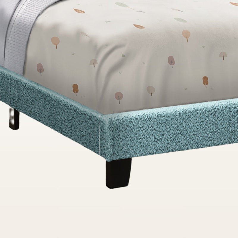 Lit simple tapissier Reagan avec contour bleu clair, H 45,61 po x l 42,7 po x L 80,02 po Reagan