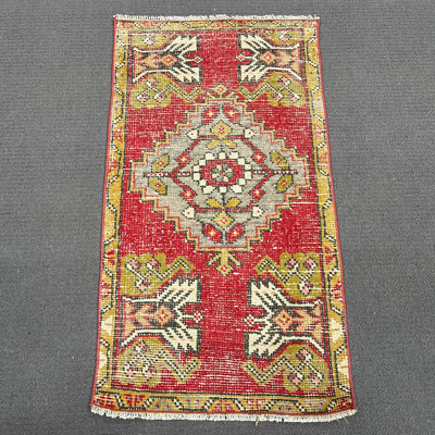 Tapis classique en laine rouge à motif géométrique 21,7 x 39 po