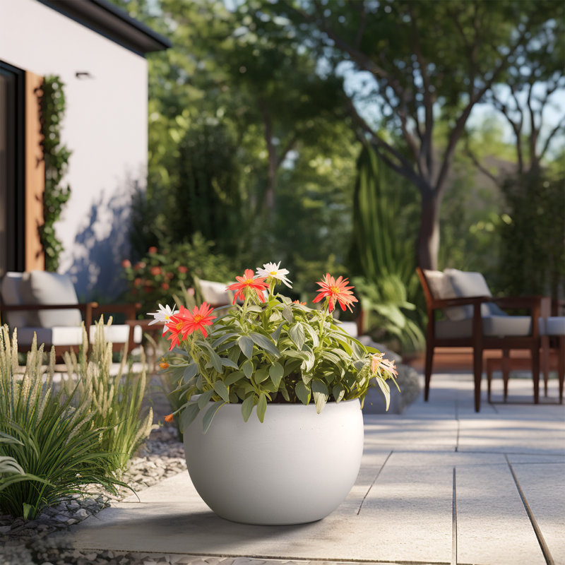 Pot à fleurs en ciment Highwoods, H 7,87 po x l 11,81 po x P 11,81 po, Blanc éclatant