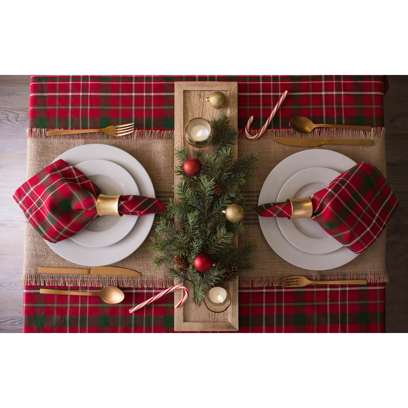 Milla Holly Tablecloth, 70" Round