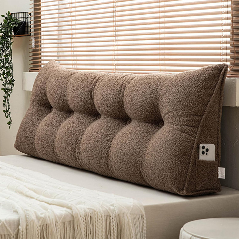Coussin Teddy Velet, Triangulaire H 20 po x l 59 po, Brun