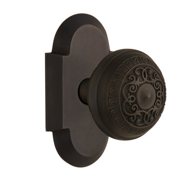 Plaque de chalet avec bouton de porte œuf et fléchettes Cottage