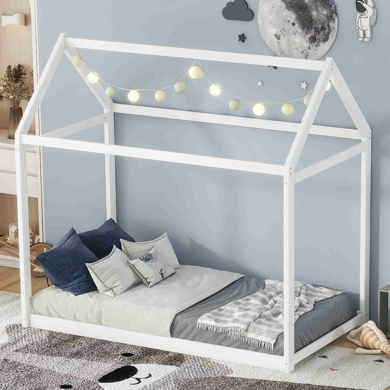 Lit simple en bois, blanc