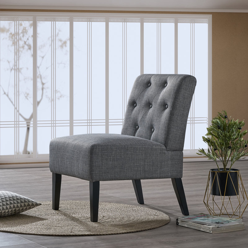 Fauteuil de chambre rembourré avec dossier à boutons et pieds en bois d'hévéa