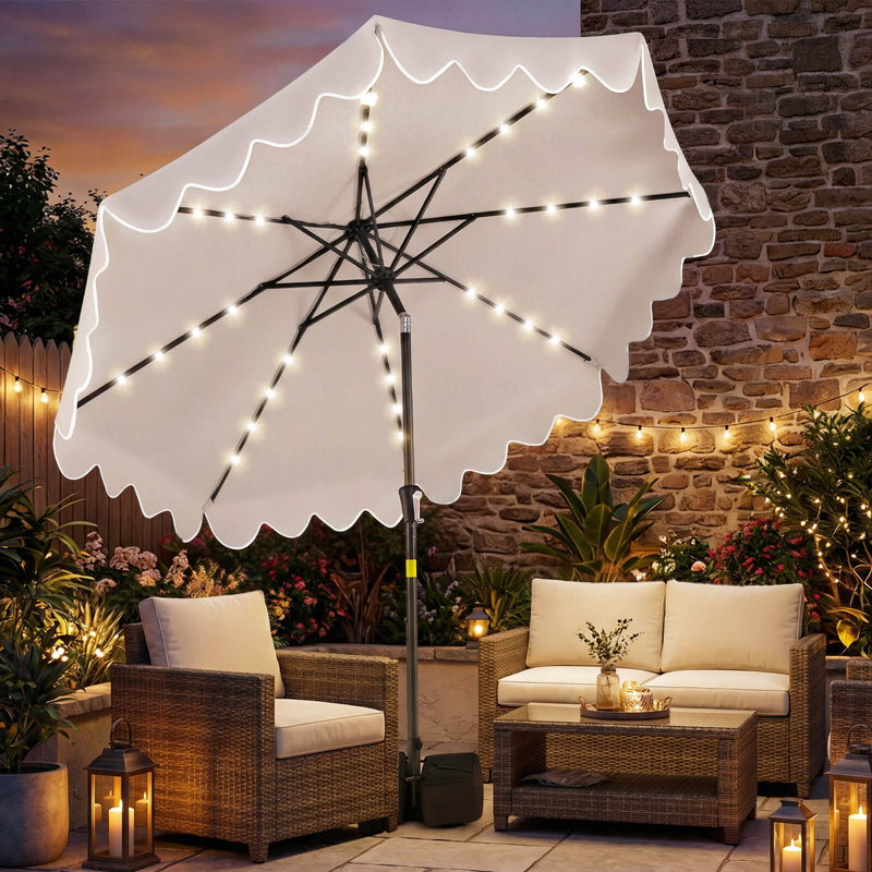 Parasol de patio extérieur de 9 pi avec 32 lumières DEL solaires et base lestée, sacs de sable