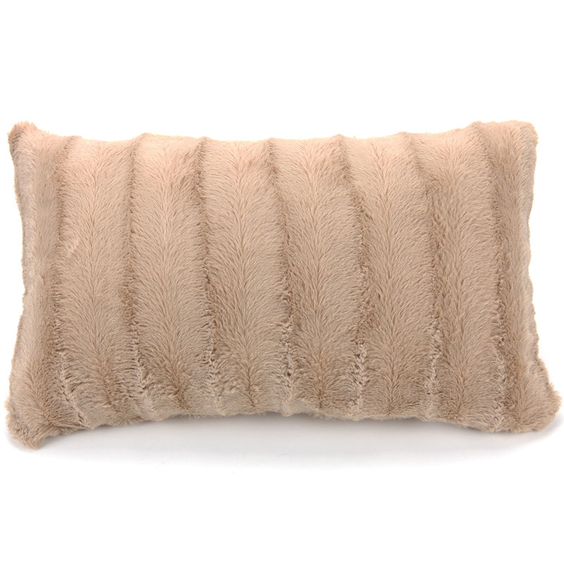 Housse de coussin en fausse fourrure Tsuguko, Sable
