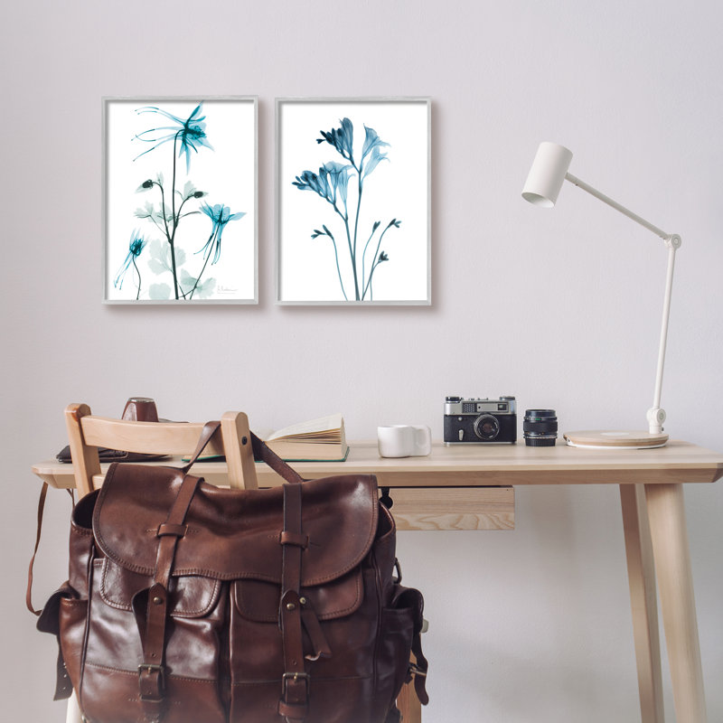 «Beautiful Minimalist Blue Flower Plant Stem» par Albert Koetsier - ensemble de 2 peintures, H 14 po x l 11 po x P 1,5 po