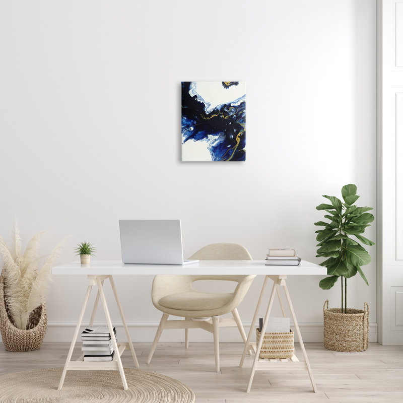 «Blue Water» se déplaçant à travers une abstraction blanche, un design moderne, une ferme surdimensionnée, un giclée rustique encadrée, un art texturé par Liz Jardine
