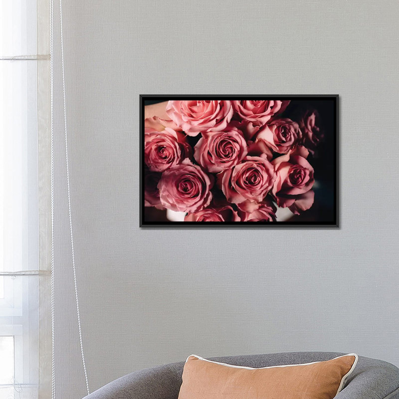 «Pink Roses on Top», reproduction de photo sur toile, H 18 po x l 26 po x P 1,5 po, Toile avec cadre noir, Pas de tapis