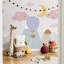 Papier peint amovible avec étoiles, nuages roses, montgolfières, croissant de lune, montagnes colorées enneigées-99178881