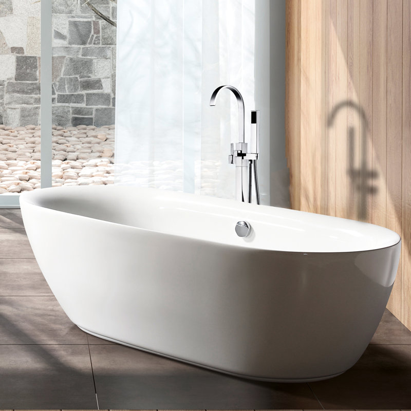 Robinet de baignoire autoportant moderne avec douche à main en métal, jet complet pour des douches élégantes et élégantes dans la salle de bain