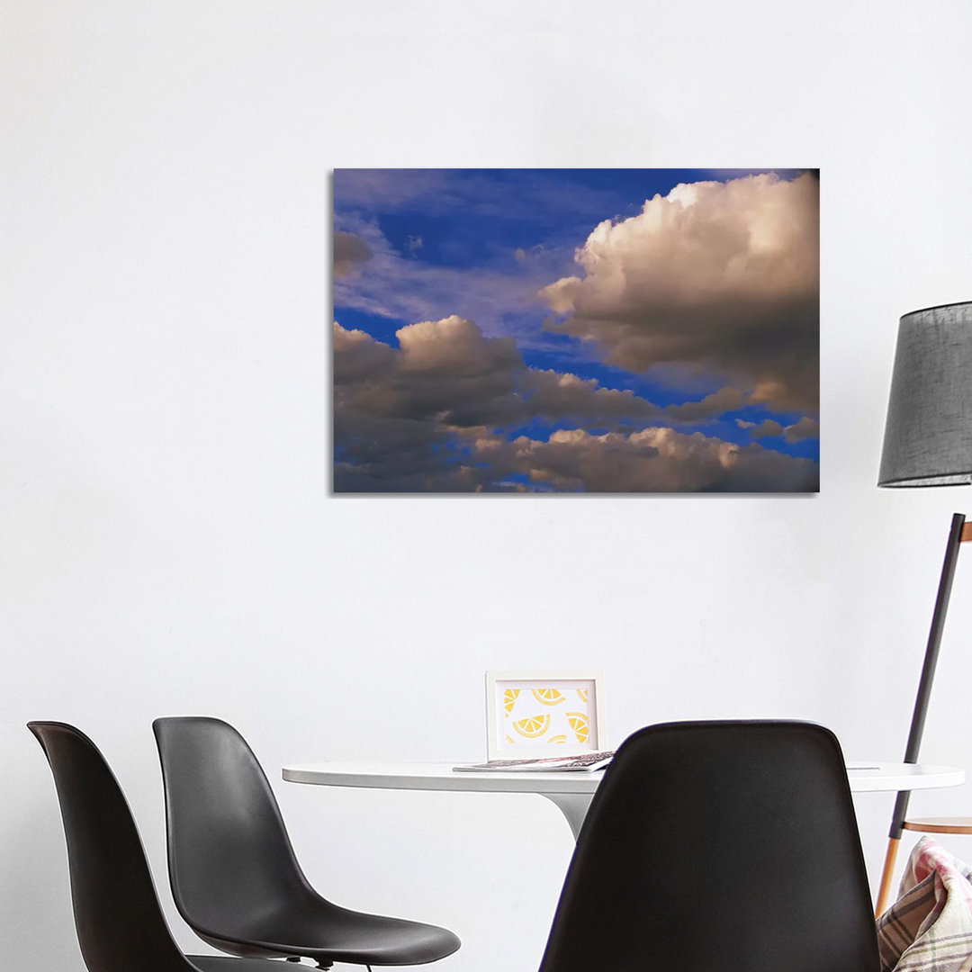 Bunte Wolken gegen blauen Himmel, New Mexico von Tim Fitzharris - Galerie-umwickelte Leinwand Giclée auf Leinwand