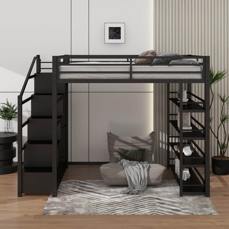 Lit mezzanine double en métal avec tablettes, armoires et garde-robe