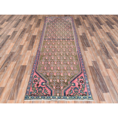 Tapis de couloir 2 pi 8 po x 8 pi 10 po de couleur abricot, persan rétro avec motif répétitif, tapis de couloir court en laine usée d'aspect usé vieilli noué à la main