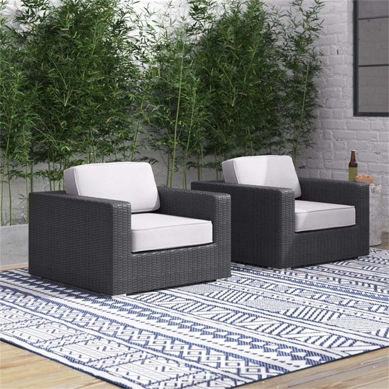 Chaise de patio entièrement assemblée avec coussins