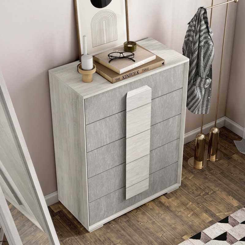 Juin 5-Drawer Chest