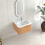 Armoire de salle de bain flottante murale 24 po pré-assemblée à bord arrondi de couleur noyer naturel avec cuve en céramique blanche