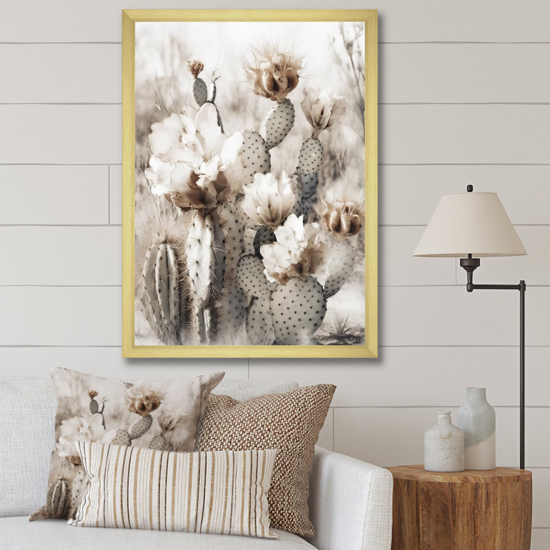«Cream Desert Cactus - Cactus», art mural encadré, H 40 po x l 30 po, Cadre doré