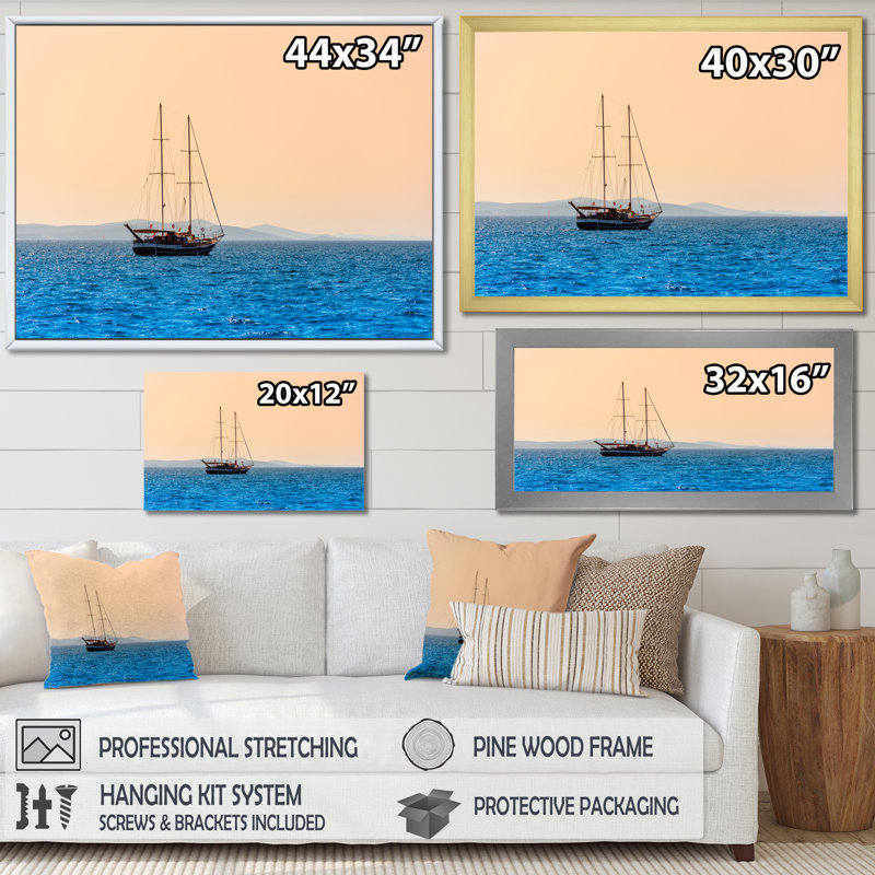 «Lonely Saililier Sails Sea Dawn» - Bateau à voile, art mural, 12" H x 20" W, Toile tendue