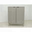 Armoire de cuisine moderne avec tablettes ouvertes