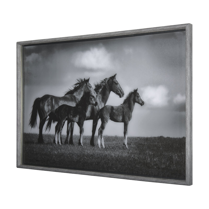 «Focused a Hand», reproduction d'art encadrée texturée matte sous verre, H 43 po x l 63 po, Gris, Sans mat
