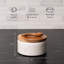 Salière en marbre blanc avec couvercle et cuillère en bois d'acacia Cork & Mill