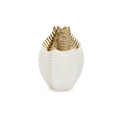 Vase blanc avec plateau doré