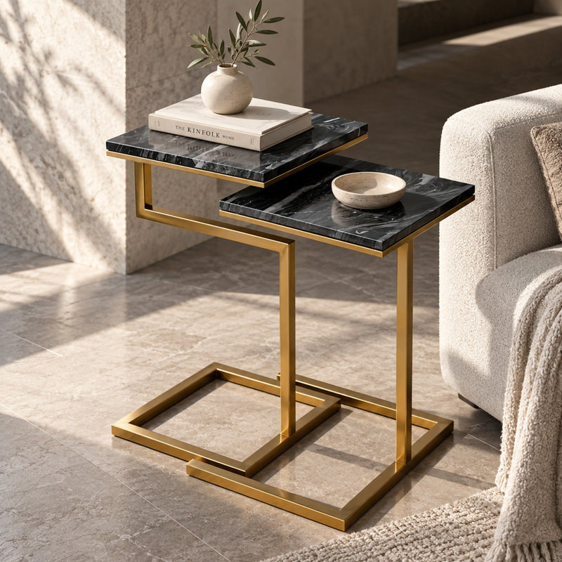 Ensemble de 2 tables gigognes carrées en forme de C avec plateaux en marbre noir et pattes dorées