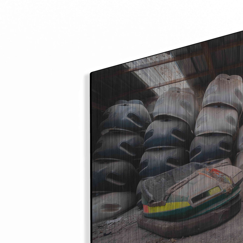 «Bumper Cars» par Roman Robroek, H 12 po x l 16 po