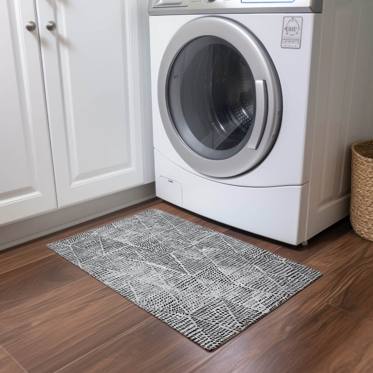 Jurnee Washable Geometric Indoor / Outdoor Rug