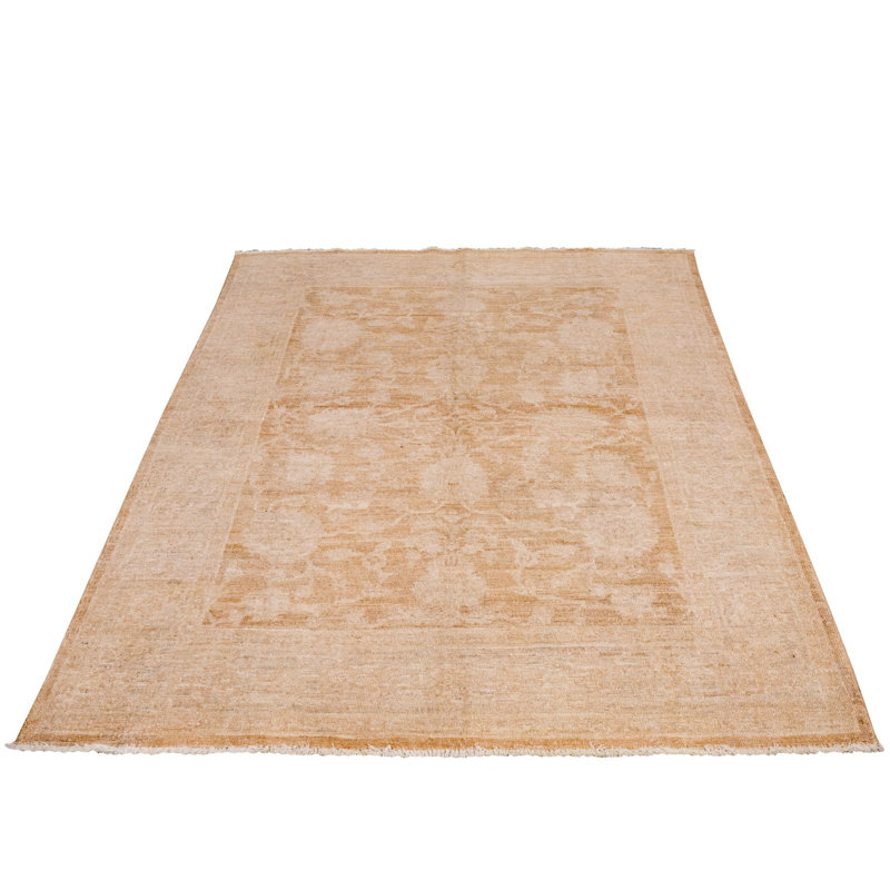 Tapis beige / beige unique de 4 pi 10 po x 6 pi 9 po
