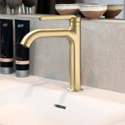 Robinet de lavabo pour salle de bain à poignée simple 9,04 po