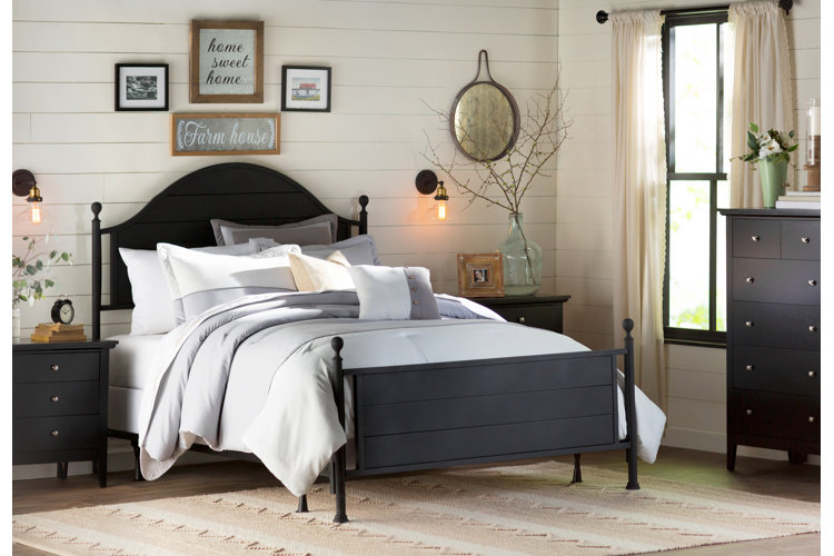 Panel Bed vs. Platform Bed: What's the Difference?