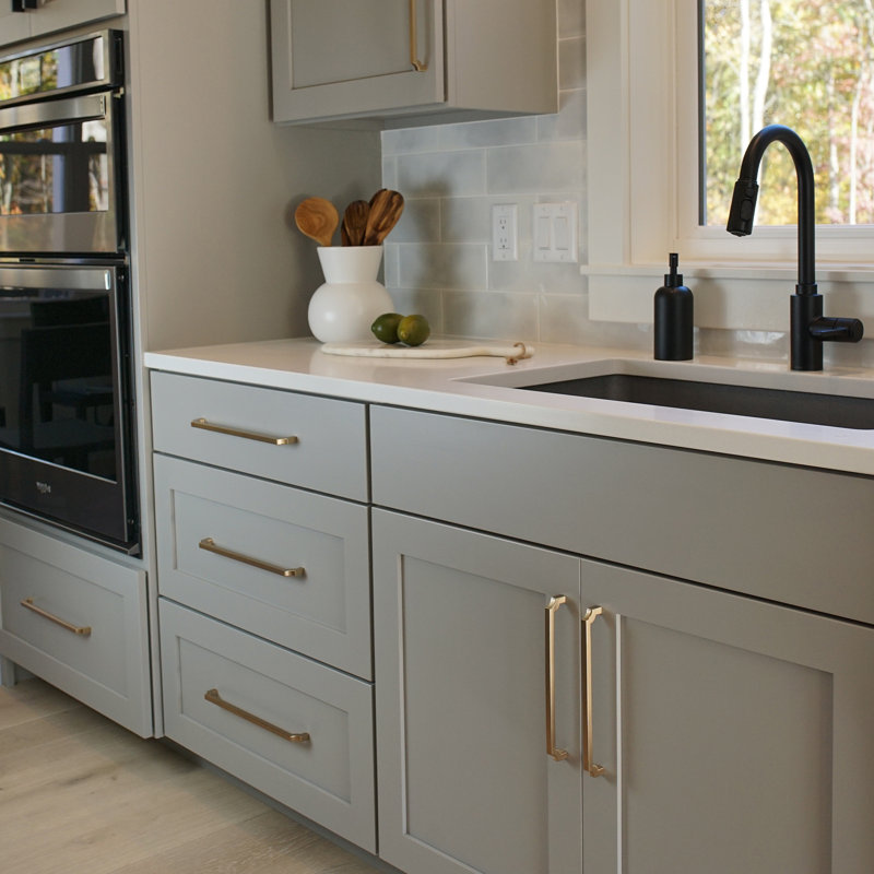 Monarch Collection Pull - Cabinet Pull - Transitional Hardware for Drawers & Cabinets, 8-13/16", Champagne Bronze