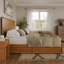 Lit plateforme en bois massif Lamaiyah avec pied de lit et tiroirs de rangement-1928436787-1898780608