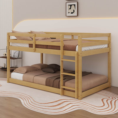 Lit superposé simple au-dessus d'un lit simple en bois d'hévéa avec échelle