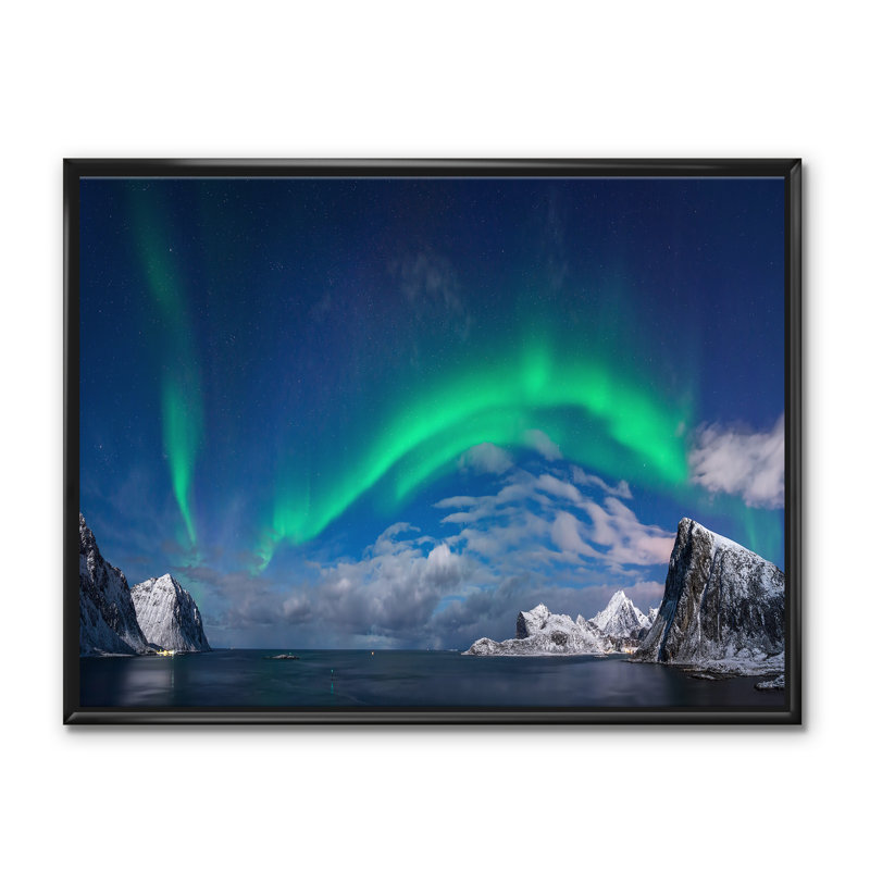 Aurore boréale au-dessus de Flaget Bay - reproduction de photo sur toile, H 30 po x l 40 po x 1,5 po, Toile avec cadre noir
