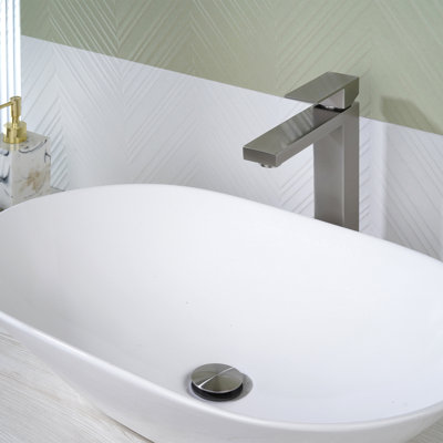 Robinet de salle de bain monocorps à poignée simple avec drain High Arc